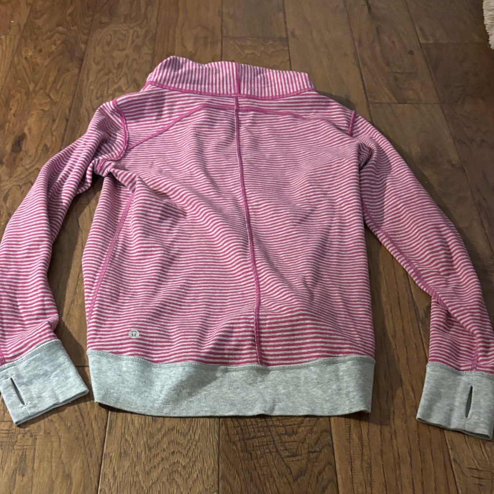 Lululemon in a Cinch REVERSAE Gray Quarter-Zip Pullover Cowl with Pink Accents - Picture 5 of 9